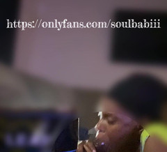 Soul Babiii: Nyepong kontolnya sambil nonton film yang aku tonton. Gara-gara bosen...