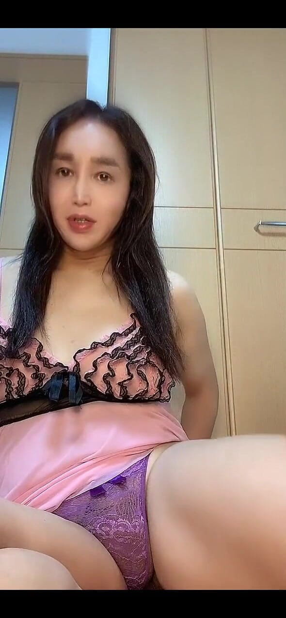 TS Shizuka: Büyük bir dildo sokacağım