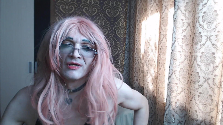 violet_bisex: 팬티를 벗고 모두 입에 넣는다.