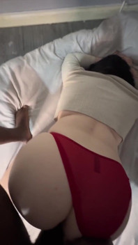 Maagdelijk blank poesje krijgt creampie van haar beste vriendin echte homevideo