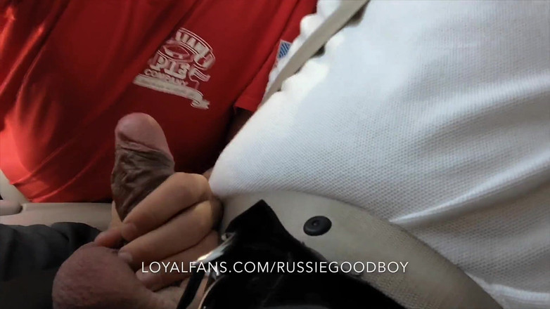 Russie Goodboy: Nyepong kontol besar ayah tiri jay taylor di dalam mobil...