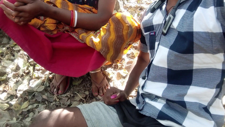 Premi pooja: Desi indiano ragazzo e ragazza arrivando nella foresta e scopando...