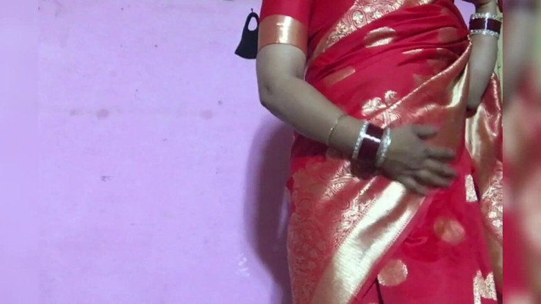 Couple's Diary: Une bhabhi desi nouvellement mariée suce la grosse bite de...
