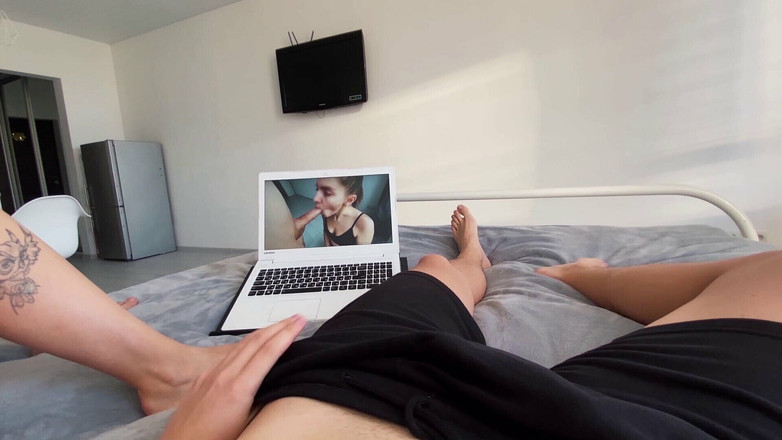 My Little Betsy: Ma copine a vu que je regardais du porno et...