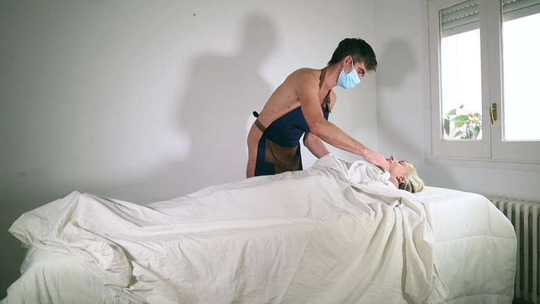 Magia Rosa: Lekarz próbuje uzdrowić dziewczynę własnymi metodami