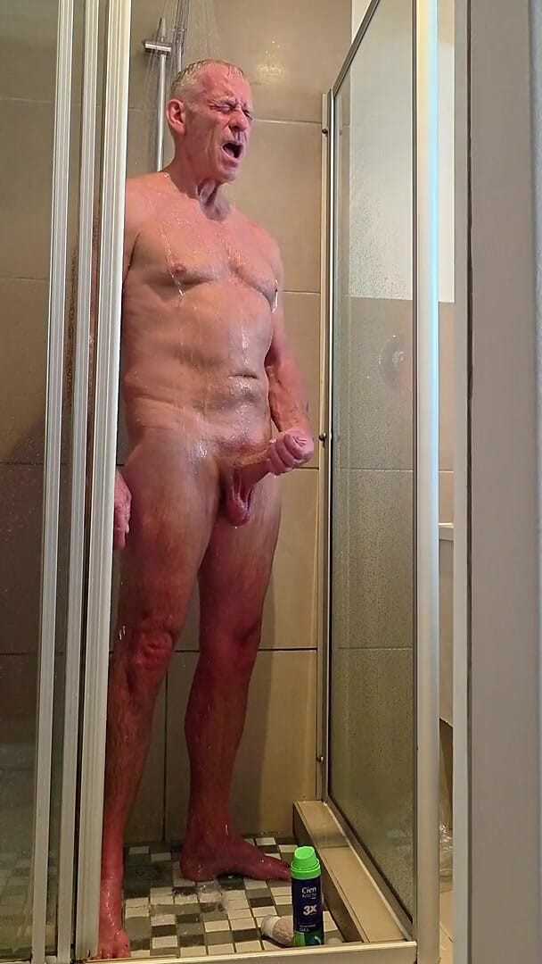 Coach Jc Has a Steamy Shower Wank. (CoachJ C London) Coach Jc Has a Steamy Shower Wank. (CoachJ C London)