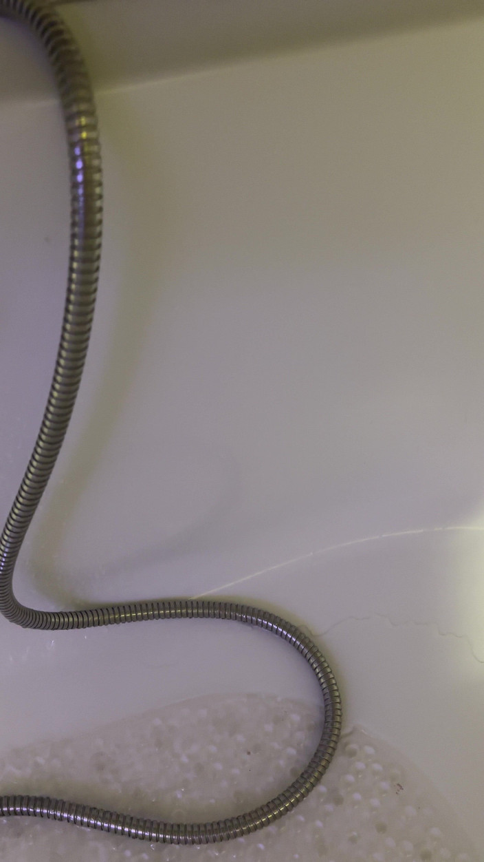 SweetLucy96: 浴室里脱光衣服