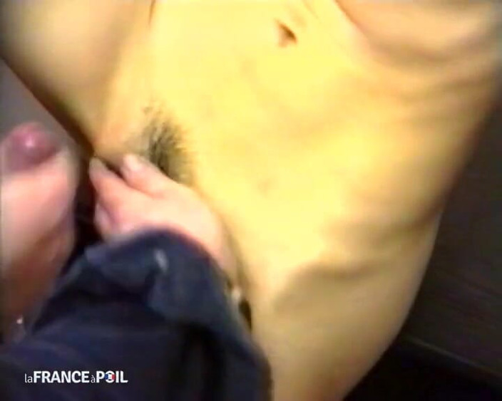 French Family Secrets: Caroline, splendida piccola ninfomane, discreta e molto eccitata.