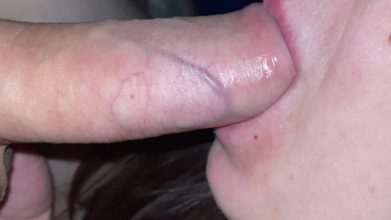 KittyElfia: Mulutku nggak tahan sama sperma hangat!