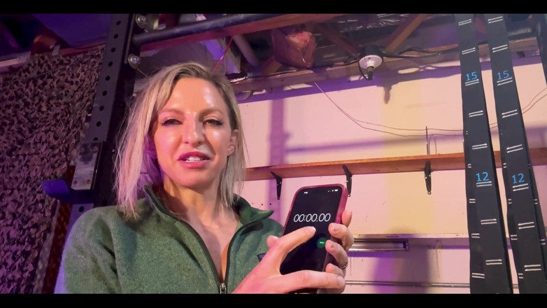 Lora Cross: Pull-up en strippin