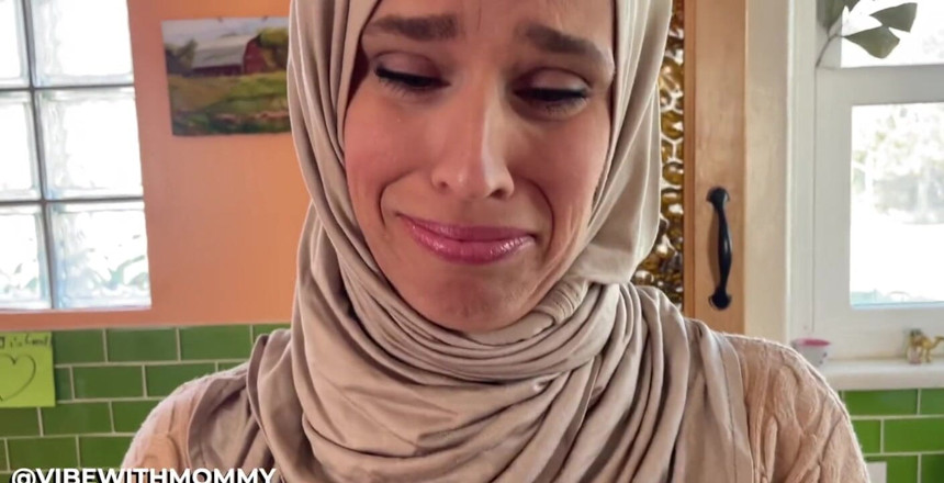 VibeWithMommy: Conservative Wife Hijabi Gets Caught Watching Porn by Her Stepson!