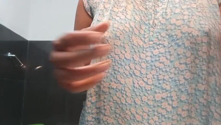 Miya White: Intense Finger Masturbation of the Clitoris and Penetration