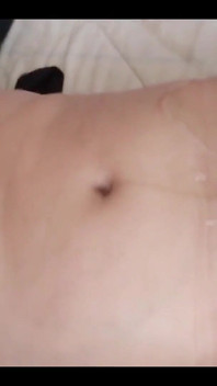 Macecha mě dvakrát vyhoní a já se udělám na její prsa, miluje výstřiky
