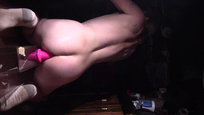 Throbby Ginger: Menunggang mainan merah jambu