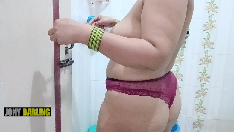 Jony Darling: Desi moster badrum video purjolök del 2