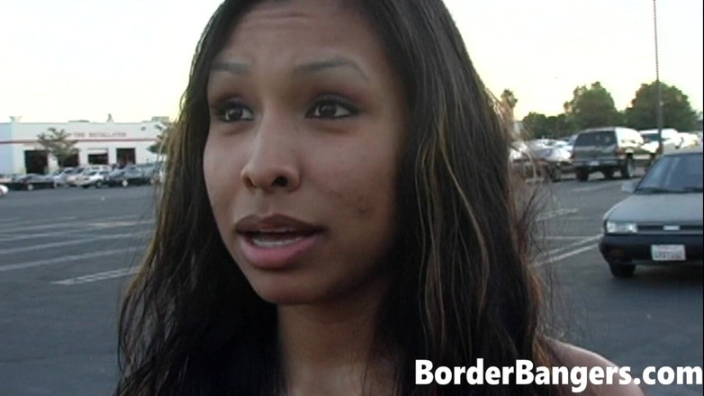 Border Bangers: 국경 순찰요원과 섹스하는 섹시한 라틴계 여자 Nataly Rosa