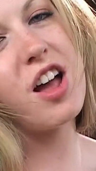 Une femme se fait fourrer la chatte par son meilleur ami !