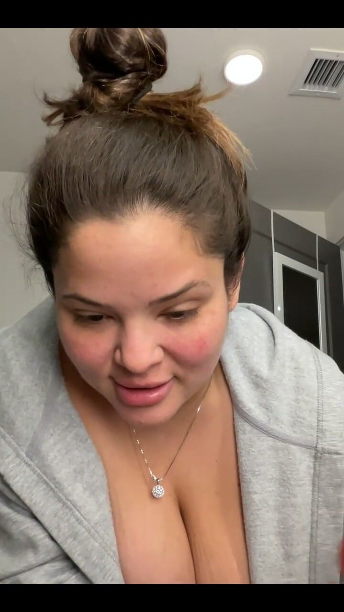 Dani Valentina: Bts: dolofana Dani ejaculează tare pe live stream