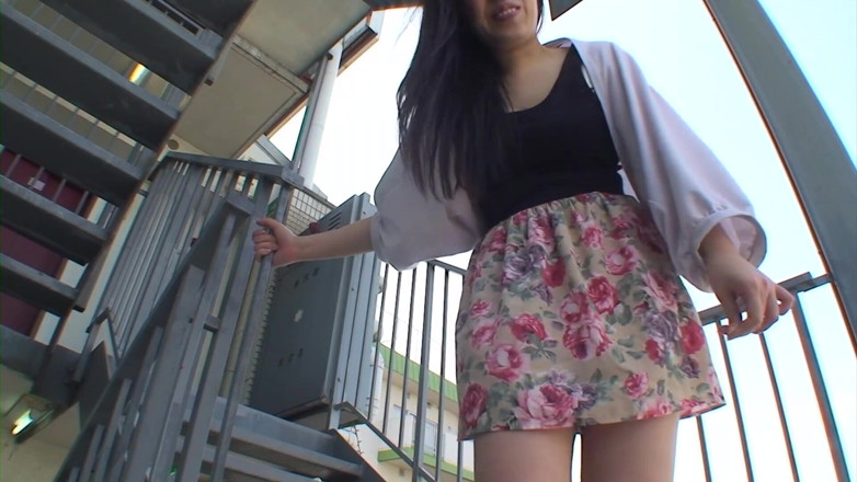 Asian Mature Climax: Super brünette schlampe wird auf der treppe gefingert
