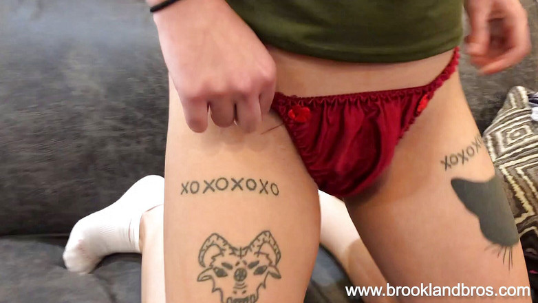 Brookland Brothers: Děvka teen předvádí nové kalhotky!