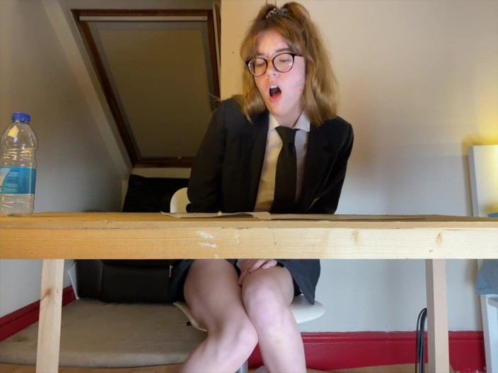 PeachyPoppy: Mi sono accidentalmente bagnato in detenzione