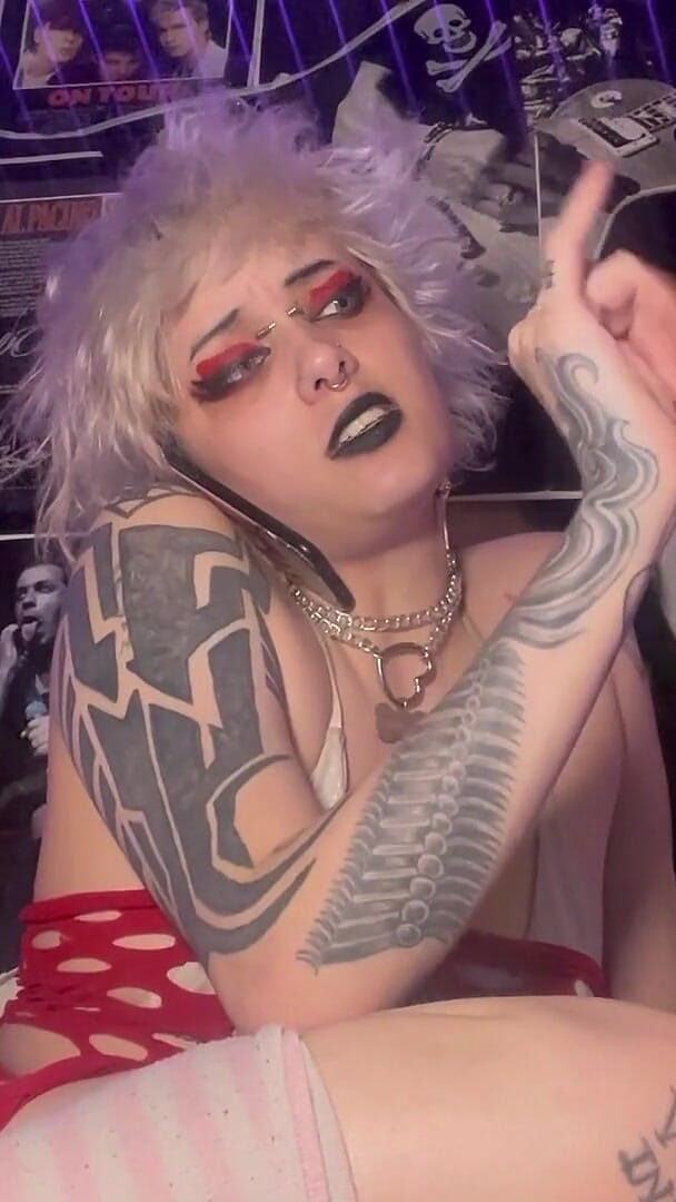 Glitterqueen1999: Goth Girl Glitterqueen1999 Posedlá jejím nevlastním otcem a Made to...
