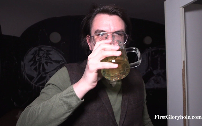 First Gloryhole: D. - Twee Manieren Om Van Eigengemaakte Pislimonade Te Genieten