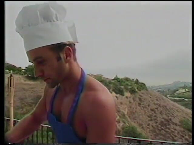 Gays Case: Gays quentes enquanto cozinham ao ar livre decidem se divertir