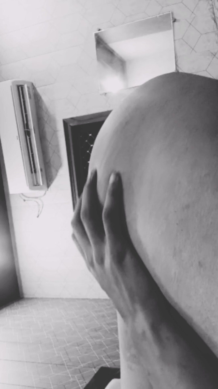 Rishi: Nici măcar nu mă îndreaptă, mă aram, mă apuc să mă...