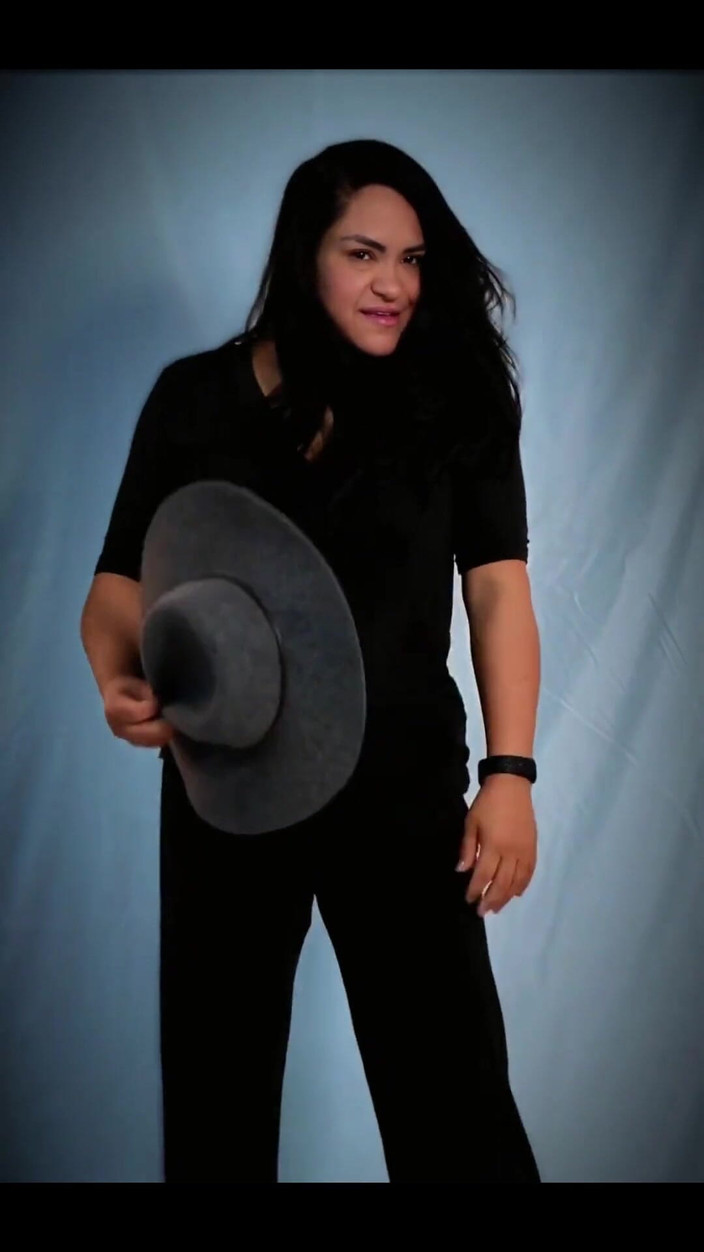 Lisa X Lopez: Aku punya kamu penari striptis untuk ulang tahunmu