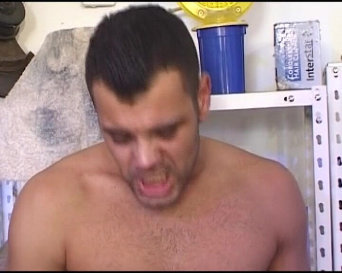 German Amateur Videos: Une Allemande vêtue de bas se fait éjaculer sur le visage