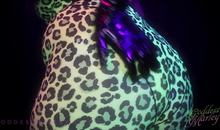 Goddess Marley: Menyembah pantat besar Neon Spandex
