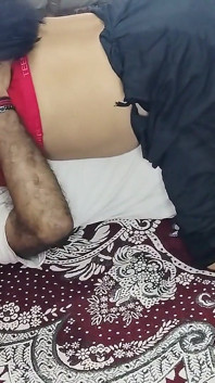 Baby sexy succhia cazzo a pecorina posizione cow girl con il suo patrigno caldo capezzolo piccola figa