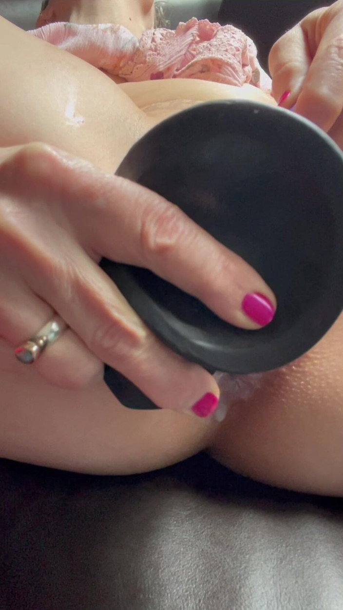 RoxyRidesAgain: Cum with Me! Mature Minx Roxy Cums Hard on Her...