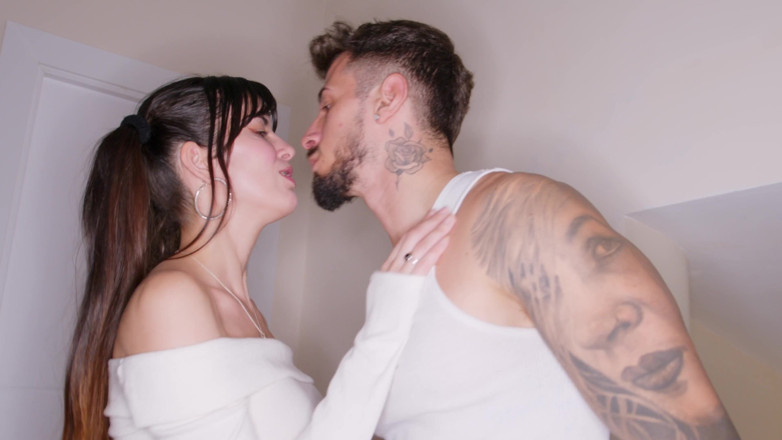 Valentino Roca TV: Gangbang al contrario con 3 bellissimi bambini
