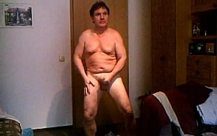 Andi Geil: Chubby Jerking off While Standing