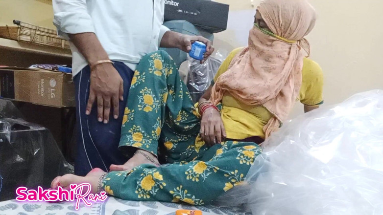 sakshi_raniii: Meine zimmermädchen-reinigung, ich habe sie beim masturbieren mit dem fingern...