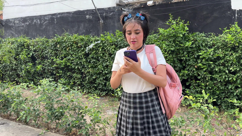 ManuelaAlvarez: Utíkám z vysoké školy a jdu do domu svého přítele, abych...