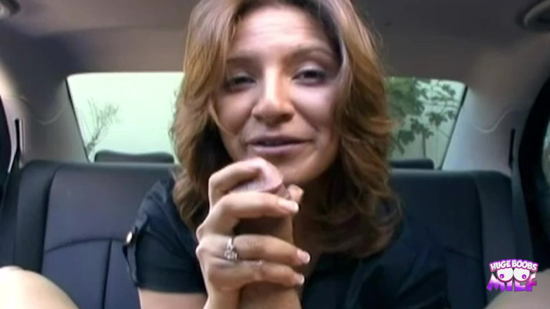 Huge Boobs MILF: Carmen Kinsley намазали маслом задницу и розовой мокрой пиздой пробурили чертовски жестко