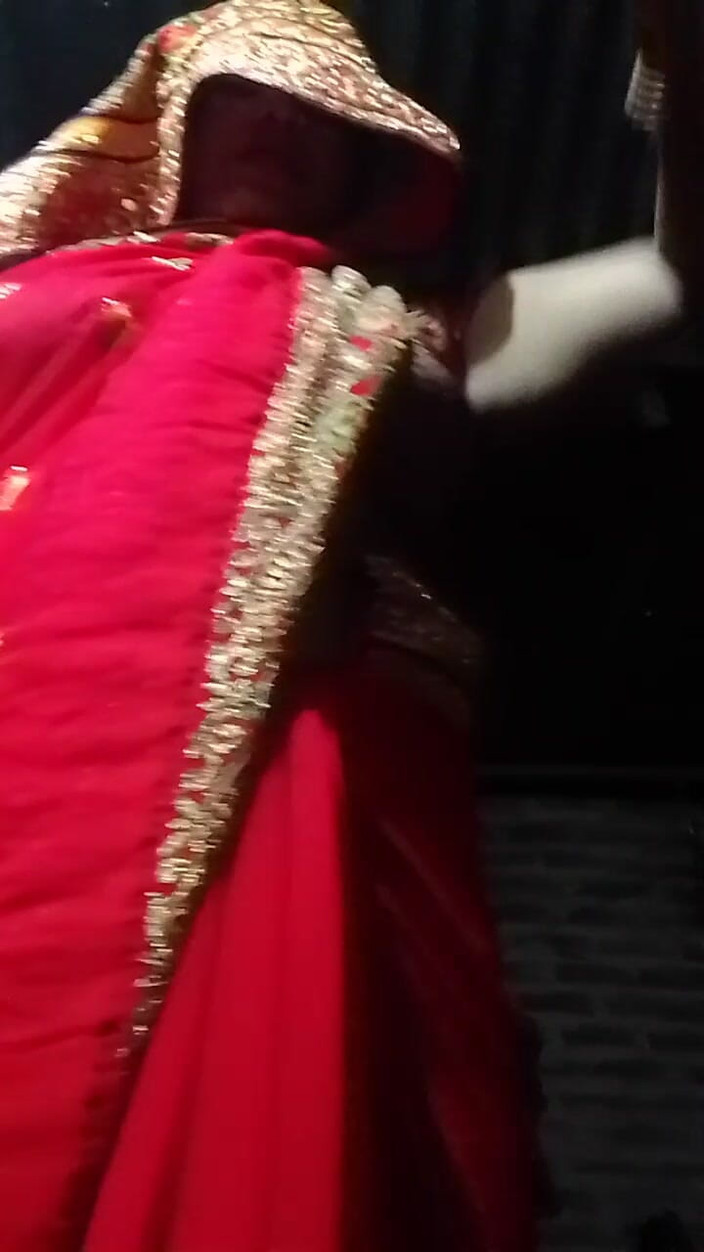 Soni sk: Pertunjukan bugil hot istri desa india