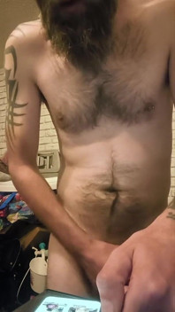 Grande pau masturbando e fumando em topless
