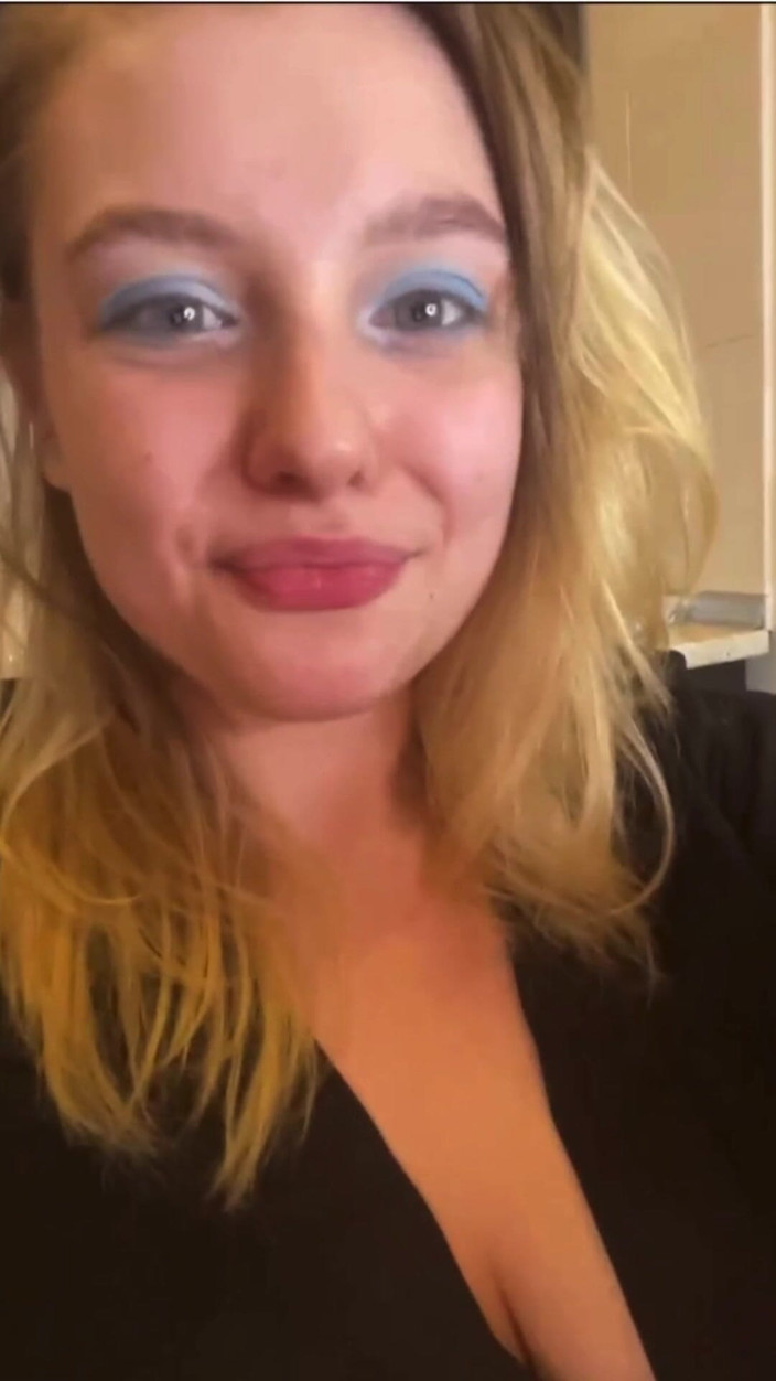 JuiceLussie: Sexy amatérka Sedni si na obličej a masturbuj