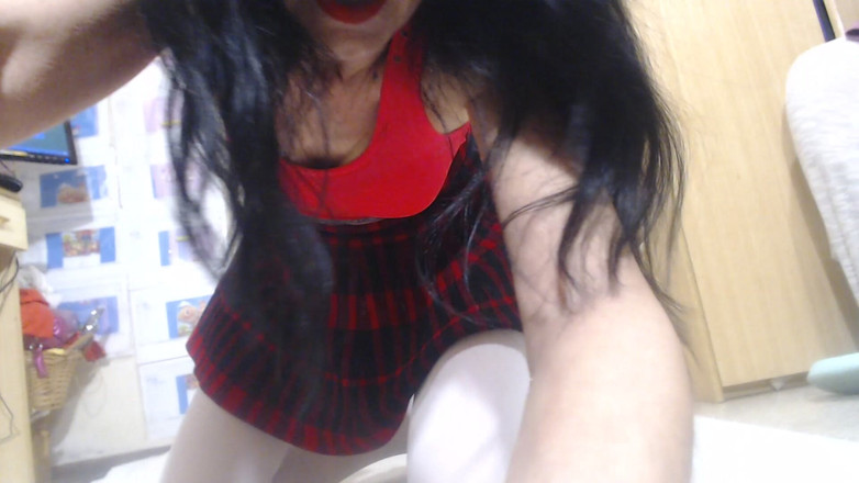 WEBREGINETTA2023: Da Sotto Gonna Rossa Sfilare Calze E Masturbati