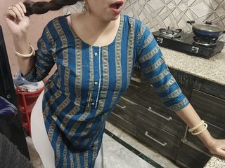 Saara Bhabhi: Une belle-mère séduit son beau-fils pour une baise hardcore dans...