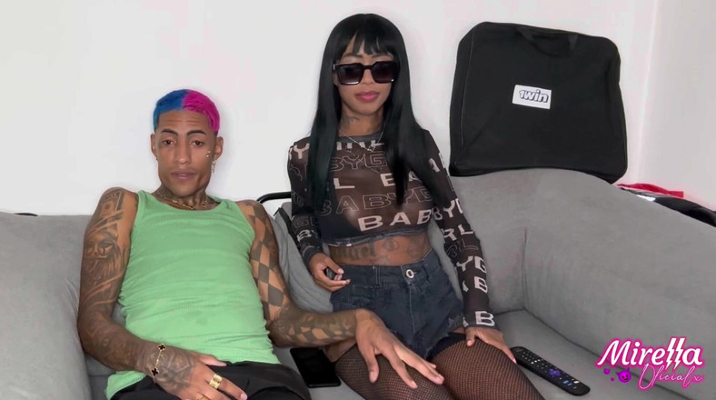 Mirellaoficialx: Мій друг не змінюється щоразу, коли приїжджає до мене в гості, є деякі