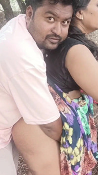 Bhabhi Kavita berkongkek di hutan dengan Tatya dalam gaya doggy, menjilat pantat, blowjob dan pancutan mani kotor dalam mulut