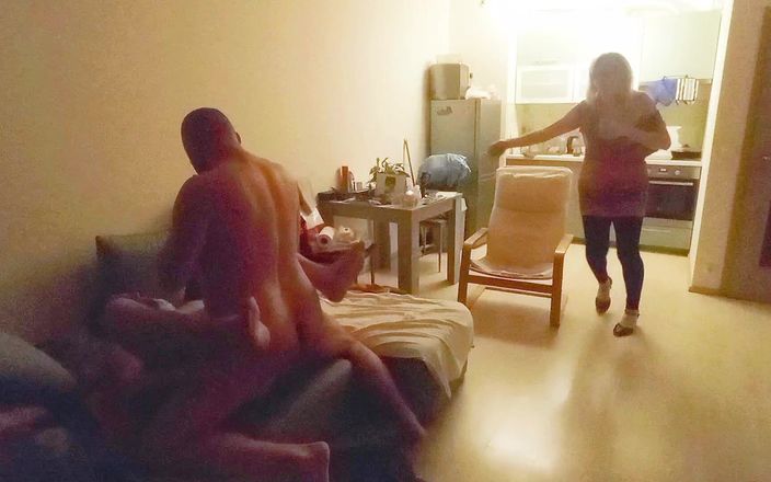 Bizexual com: Trio bi cocu avec une chaudasse mariée