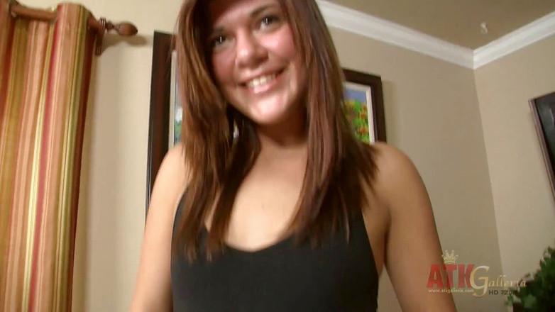 ATKIngdom: Brunhårig sötnos Rissa umgås