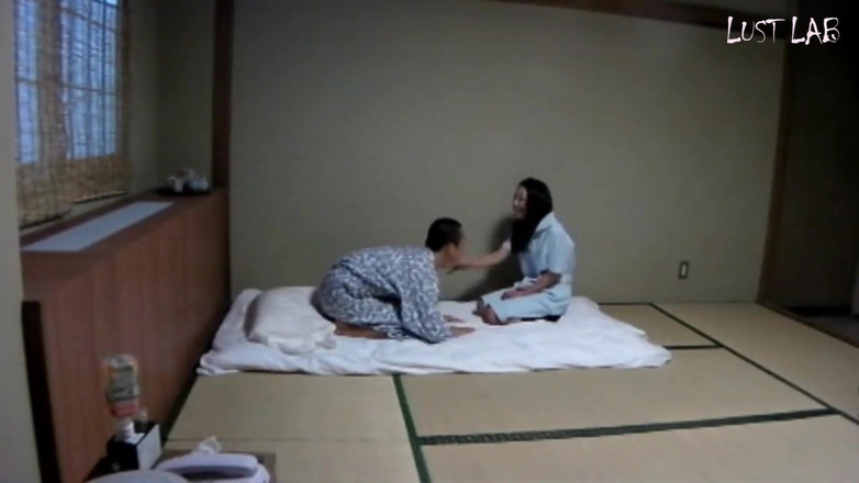 Lust JAV lab: ホテルの部屋の熱 - 静かなマッサージが誘惑に変わるとき。- 2