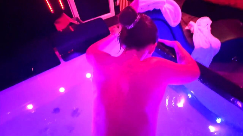 Private Sex Games: Beni jakuzide sikiyor. Göğüslerime ve ağzıma boşalıyor. Hepsini yuttum. En...